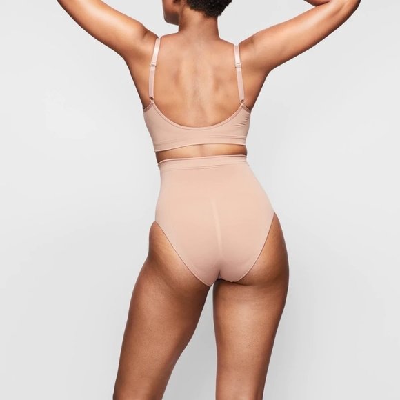 SKIMS Sculpting Mid-Waist Brief NEW Shapewear Sienna‎ Womens S/M - Picture 3 of 12